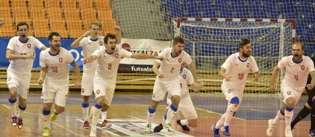 La Selección de futsal de República Checa festeja la clasificación a Lituania 2021